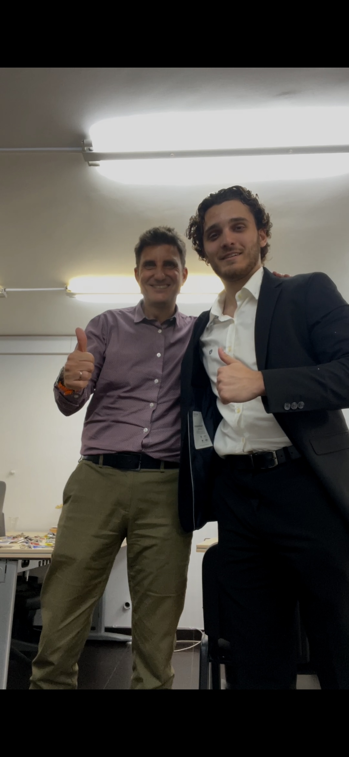 Denis Corral con cliente de Grupo Nagaki